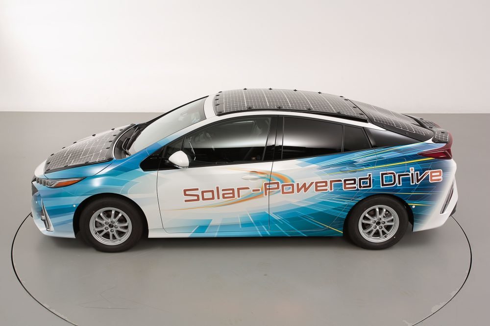 Toyota тестирует Prius на солнечной тяге